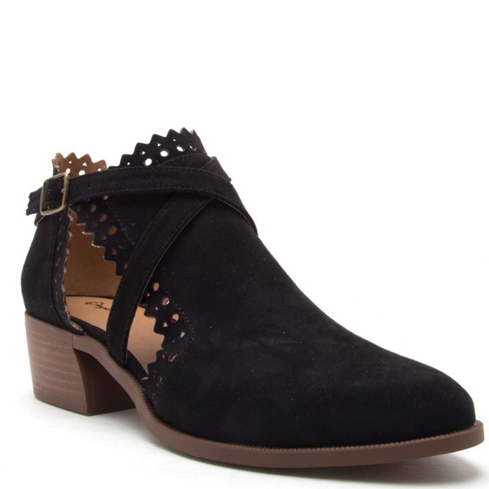 🗣 Qupid Sexy, girly, lacy laser cut black BOOTIE - Picture 2 of 3